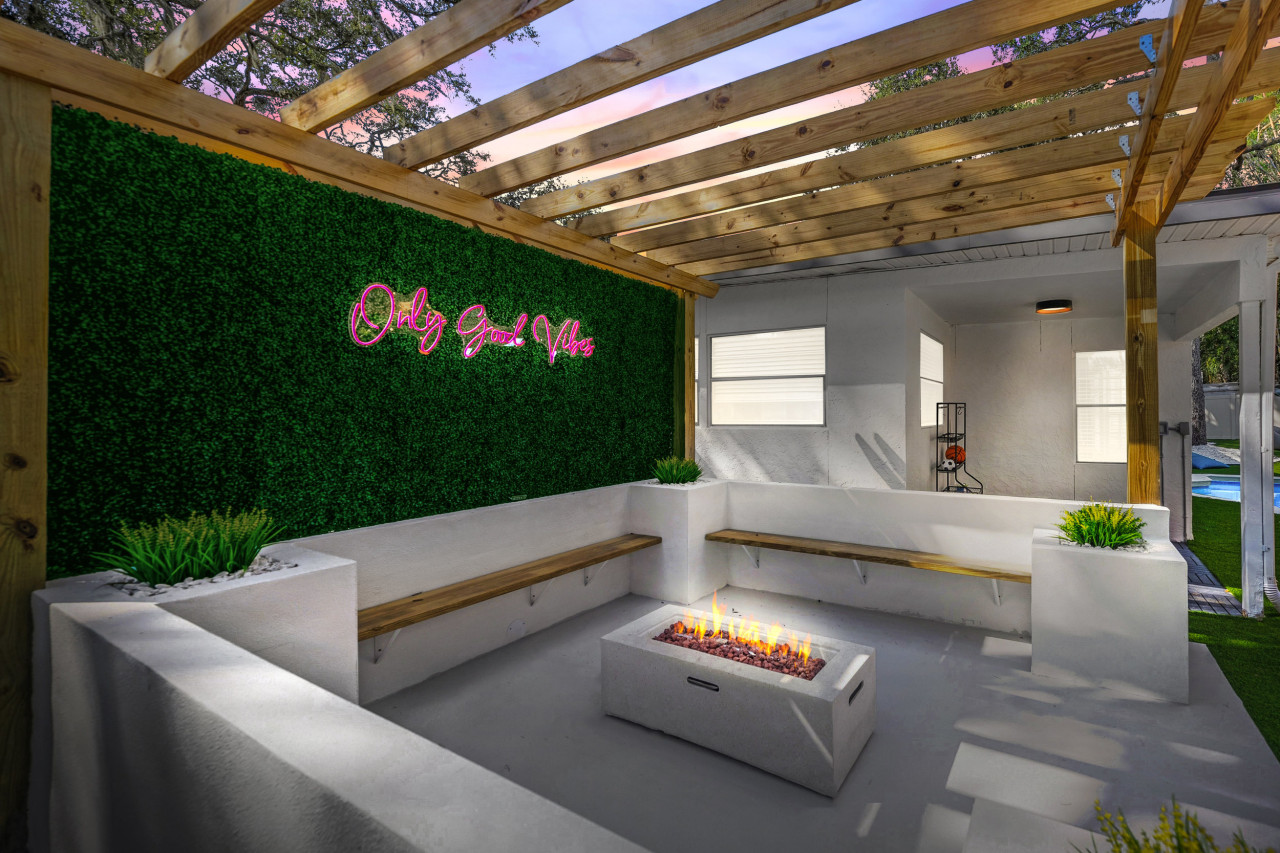 heated-pool-*-9brsleeps32*-picklebasketball-*-theater/