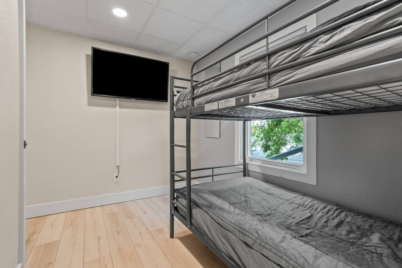 Bedroom 2 | Twin Bunk Bed | Smart TV