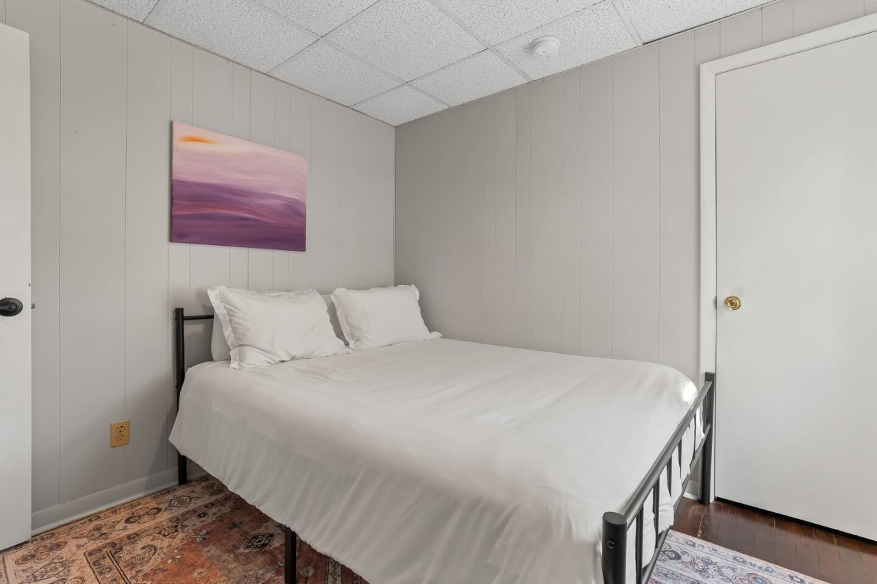 Bedroom 4 | Queen Bed