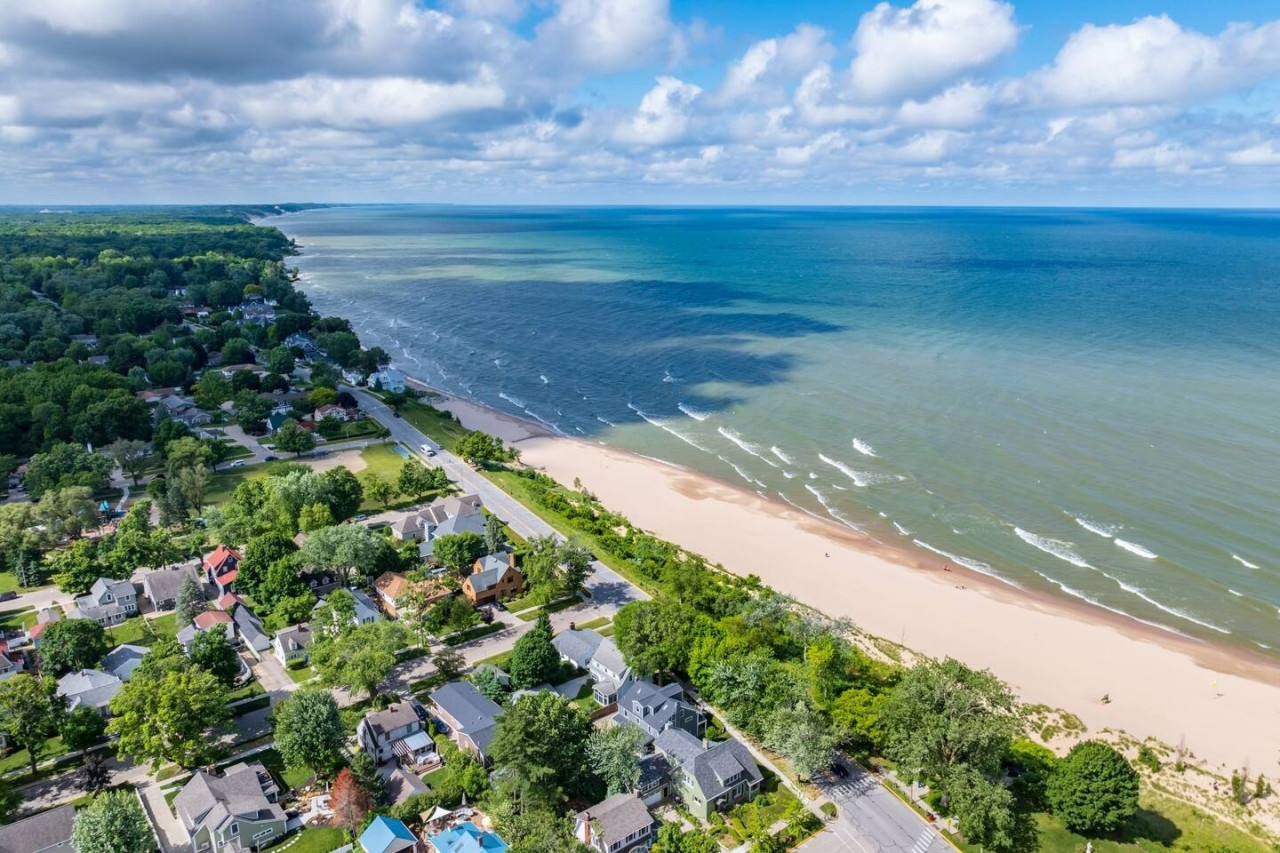Enjoy stunning bird’s-eye views of the property and the sparkling waters of Lake Michigan, bringing serenity right to your doorstep.
