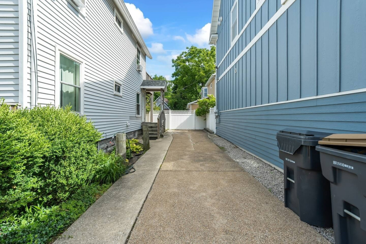 A clean, easy-to-access driveway, providing ample parking space for your stay