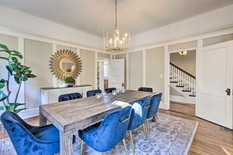 Lavish 4BR Birmingham Home: Patio & Prime Location