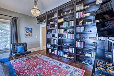 Lavish 4BR Birmingham Home: Patio & Prime Location