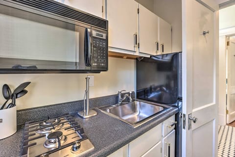 Birmingham 1BR Gem: Near Regions Field & Downtown