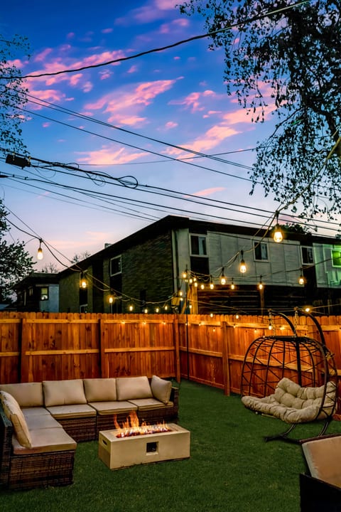 7BR • Fire Pit • Huge Private Backyard and Patio