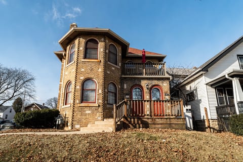 Charming 6BR Home in Milwaukee’s Historic District