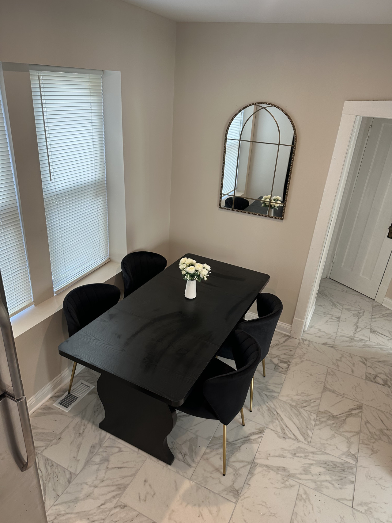 sleeps-4-*-stylish-stay-with-workspace/