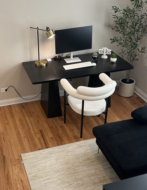 Sleeps 4 • Stylish Stay with Workspace