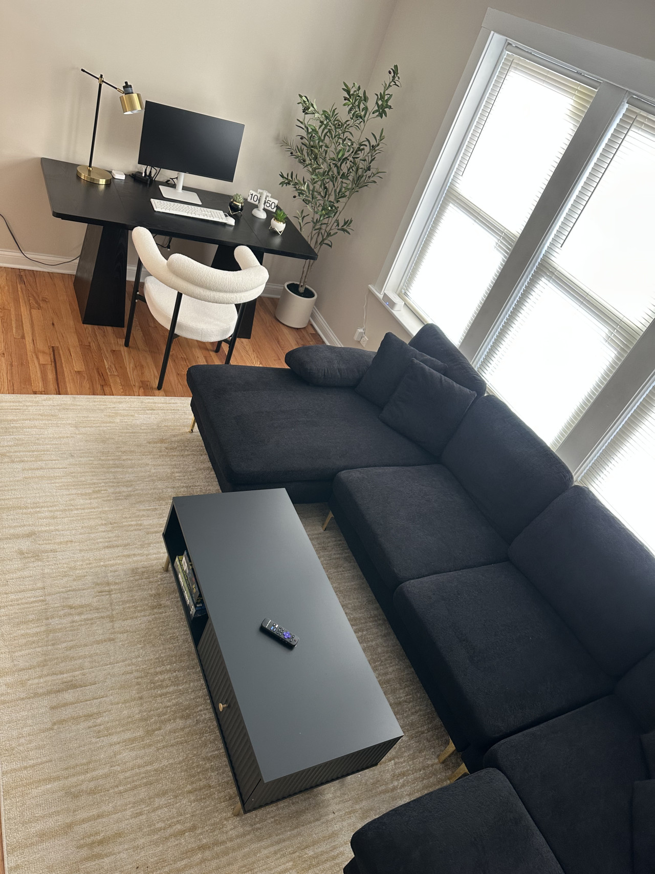 sleeps-4-*-stylish-stay-with-workspace/