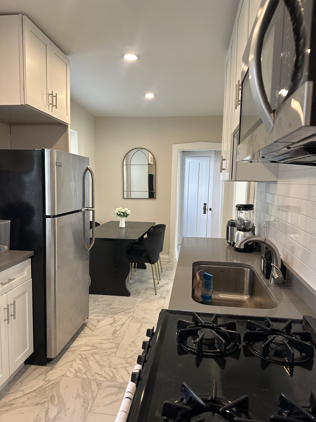 sleeps-4-*-stylish-stay-with-workspace/