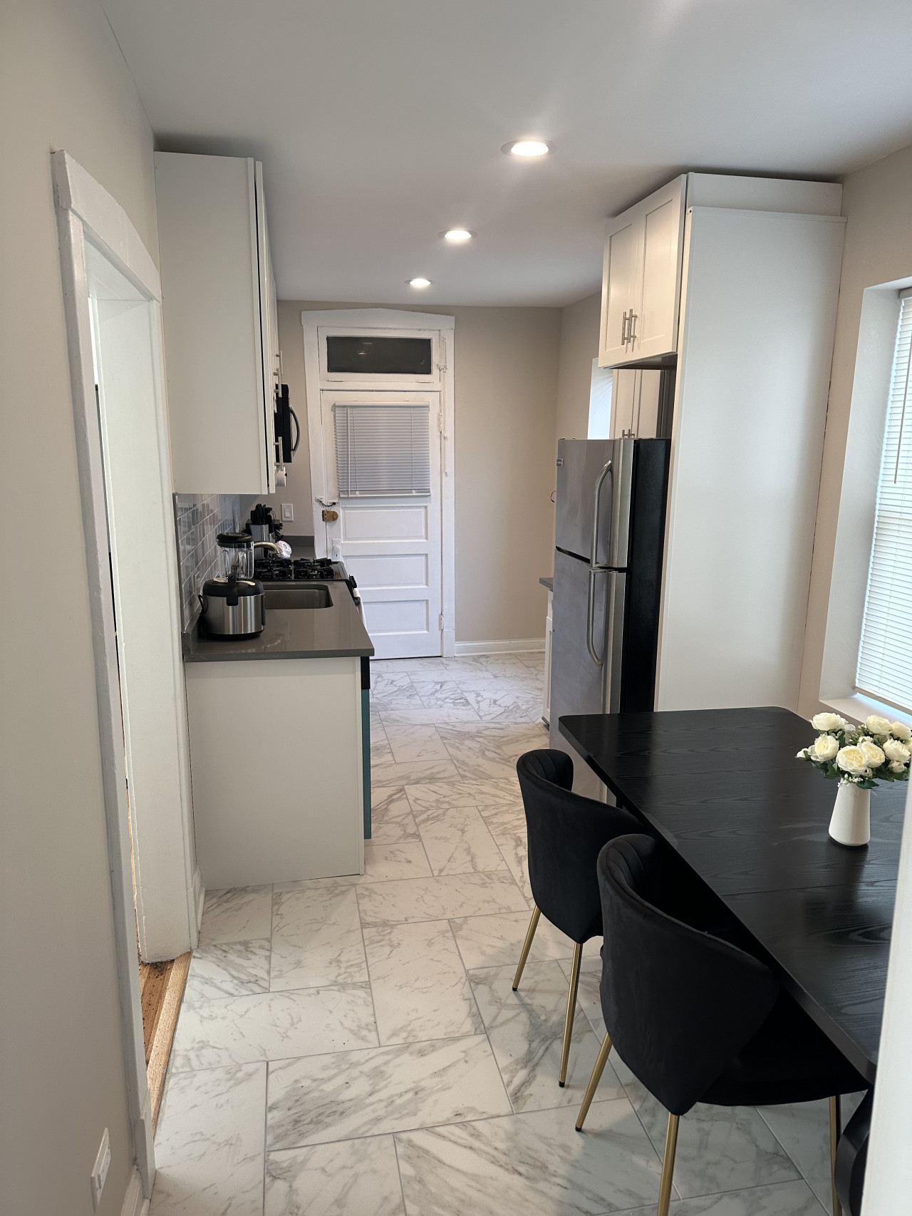 sleeps-4-*-stylish-stay-with-workspace/