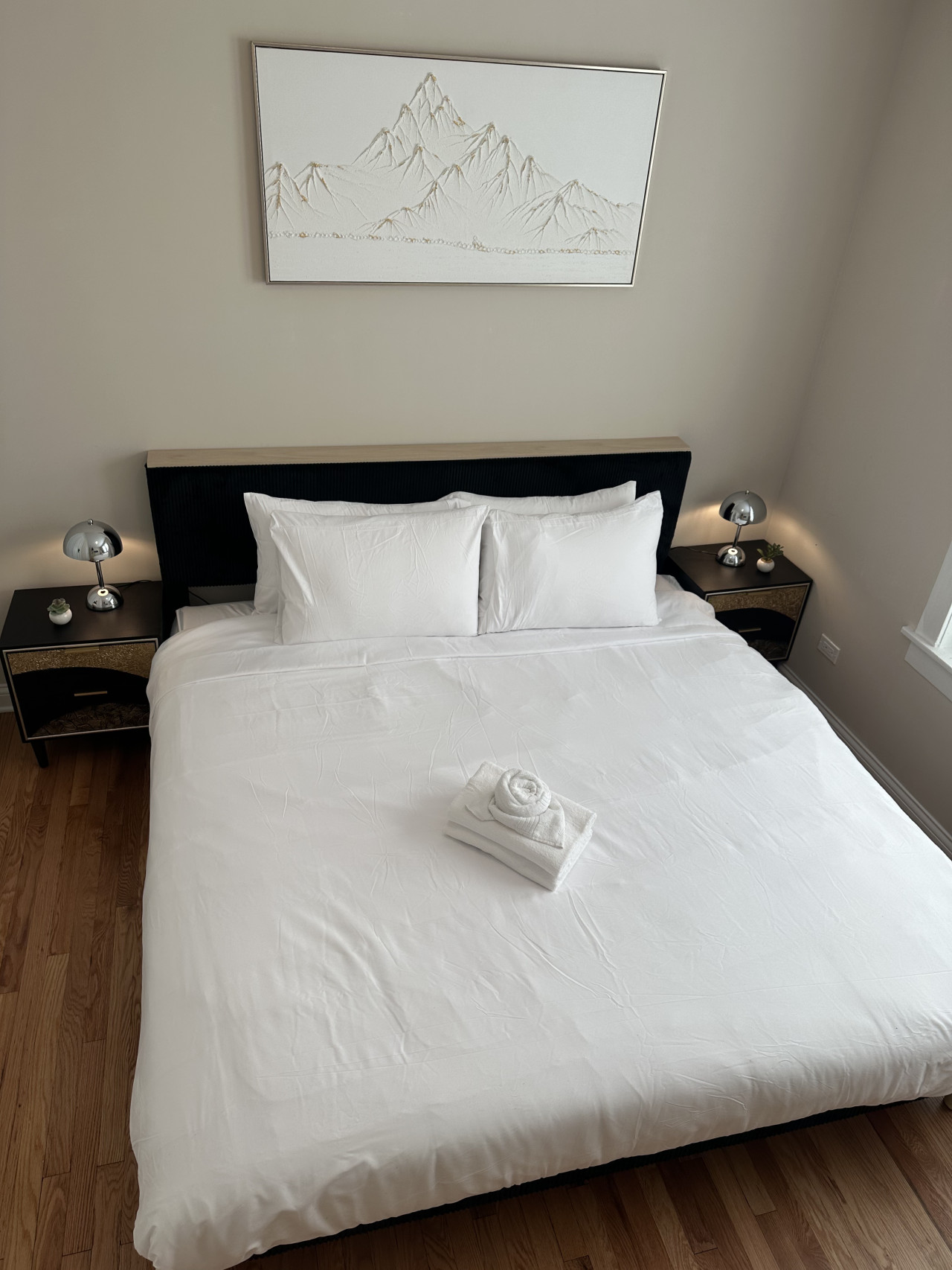 sleeps-4-*-stylish-stay-with-workspace/