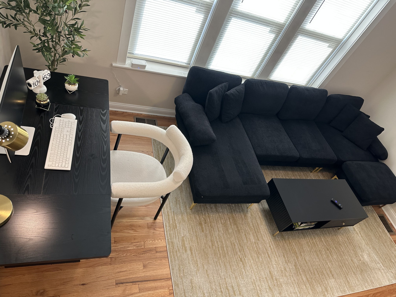 sleeps-4-*-stylish-stay-with-workspace/