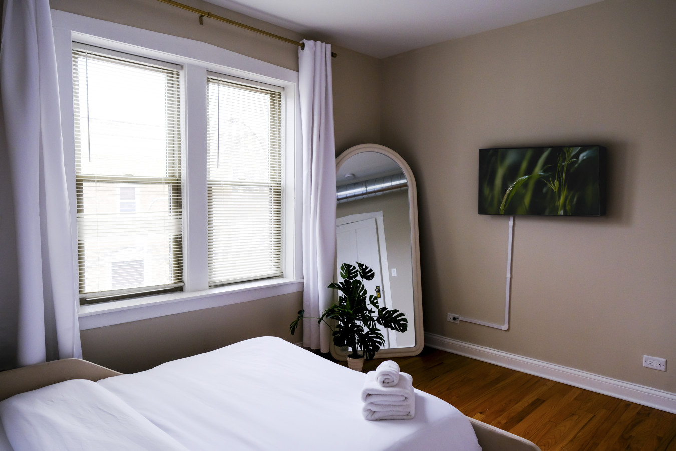 sleeps-4-*-new-modern-1br-*-workspace/