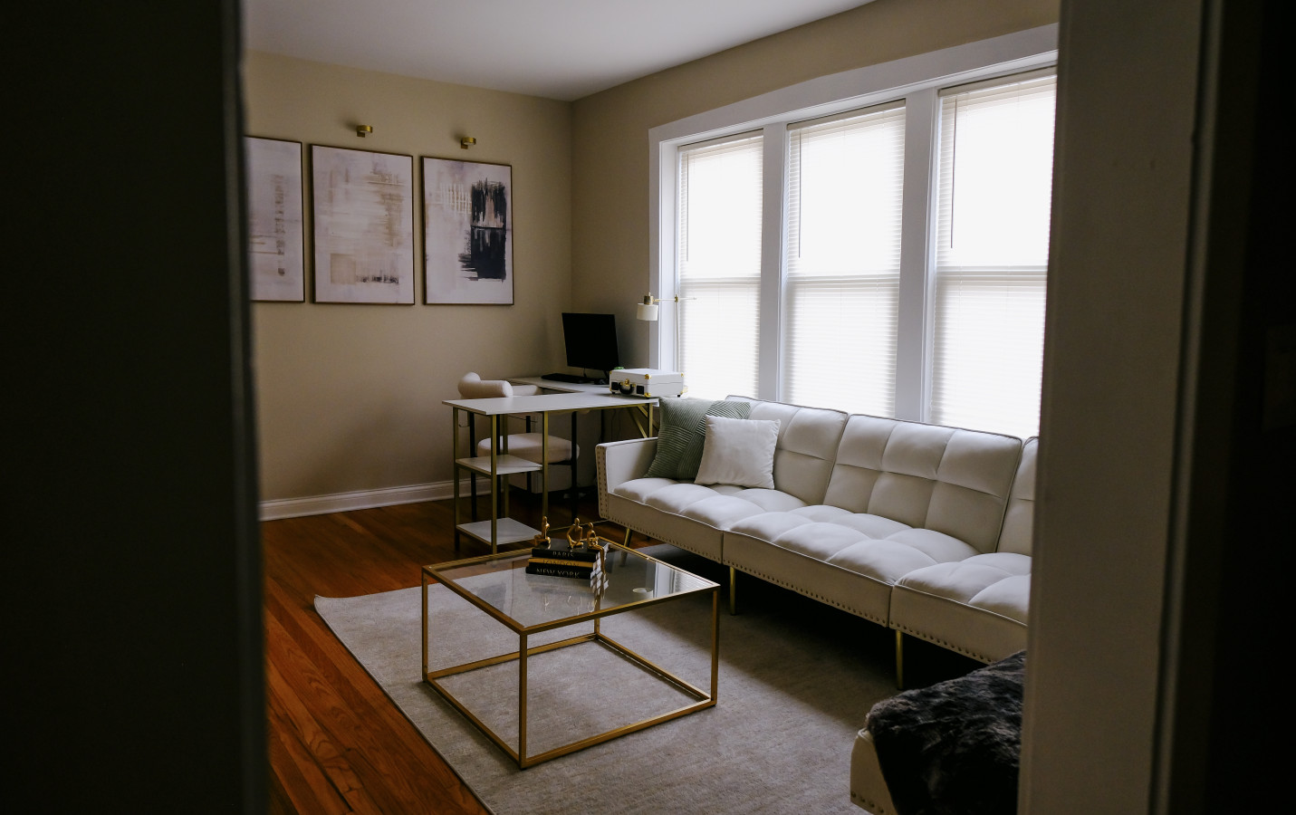 sleeps-4-*-new-modern-1br-*-workspace/