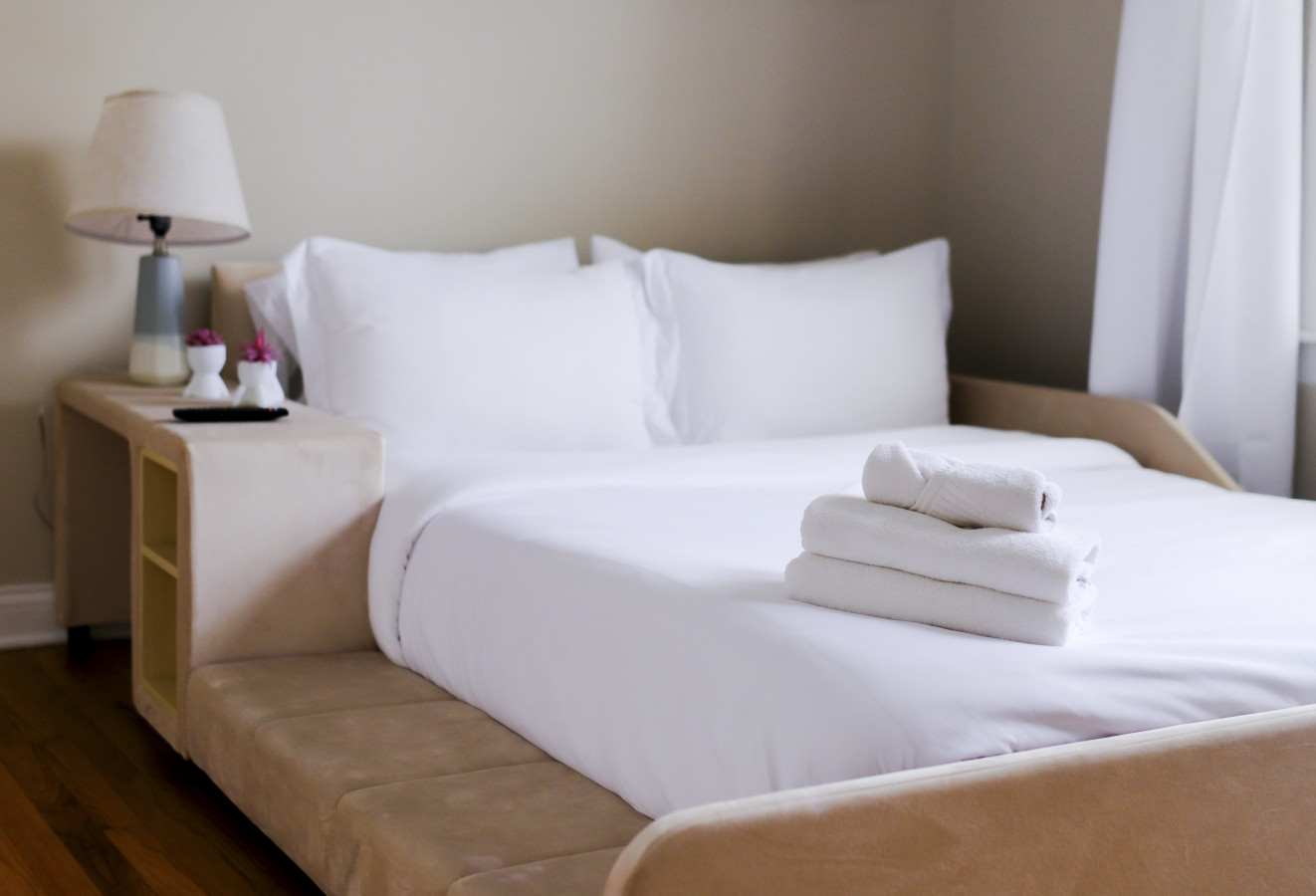 sleeps-4-*-new-modern-1br-*-workspace/