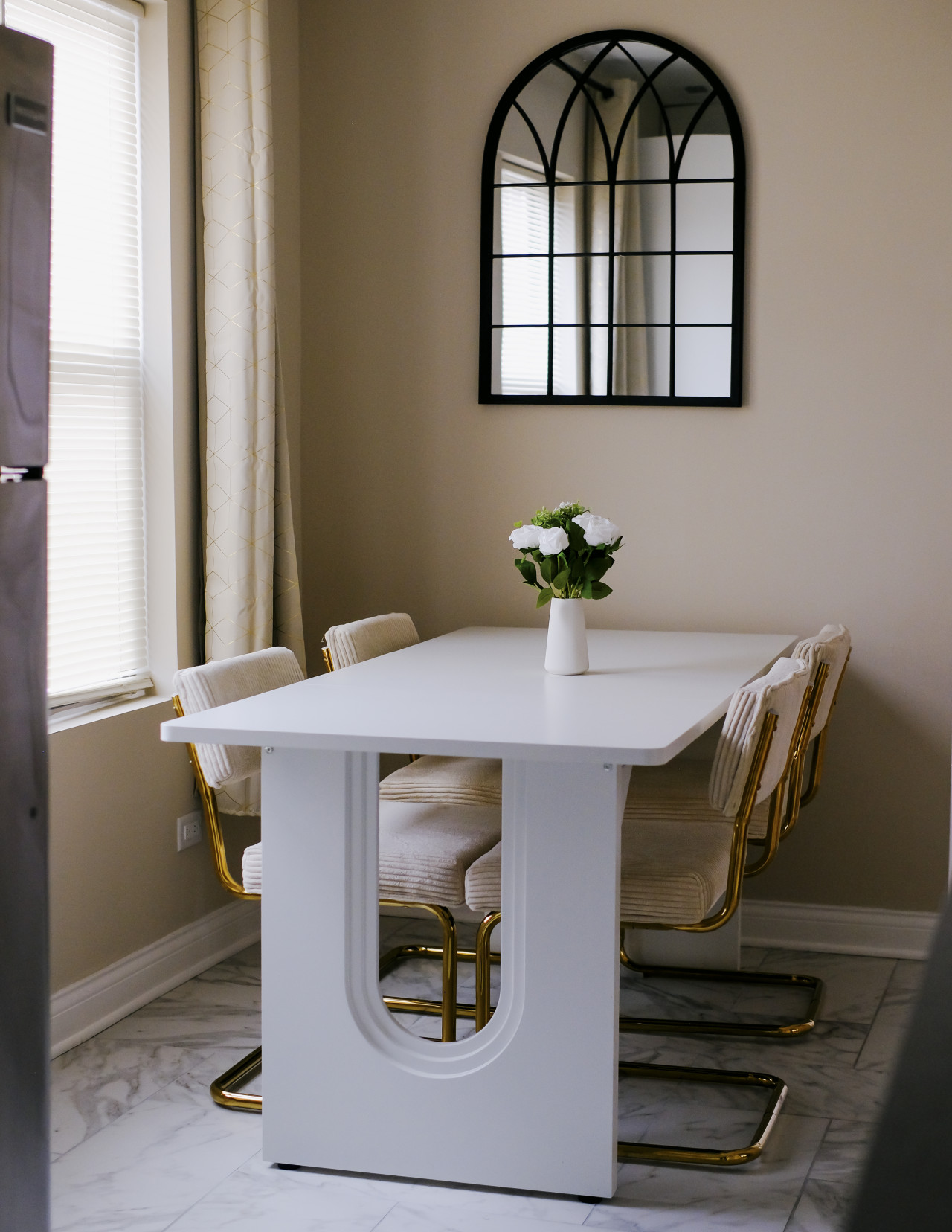 sleeps-4-*-new-modern-1br-*-workspace/