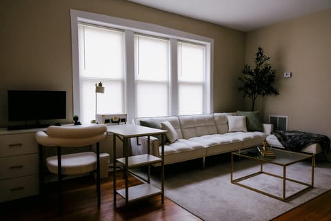 Sleeps 4 • New Modern 1BR • Workspace