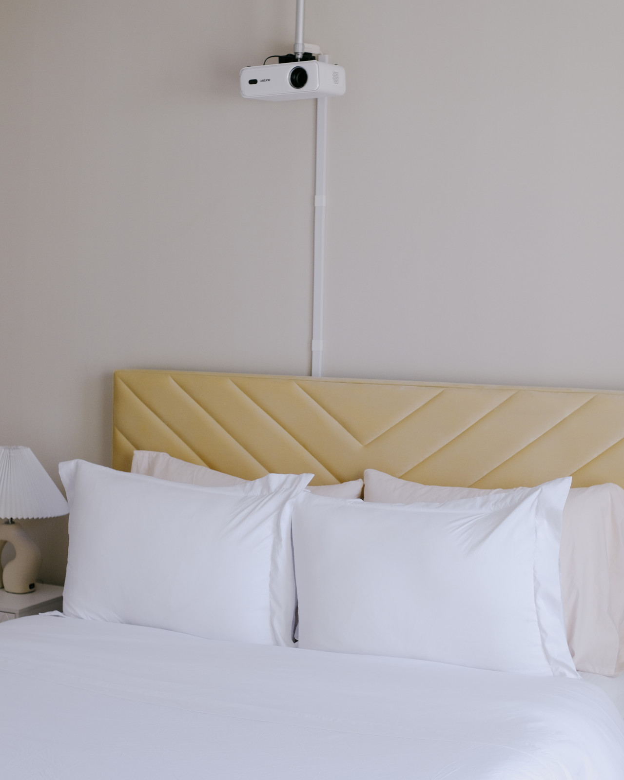 sleeps-7-*-huge-projector-*-designated-workspace/