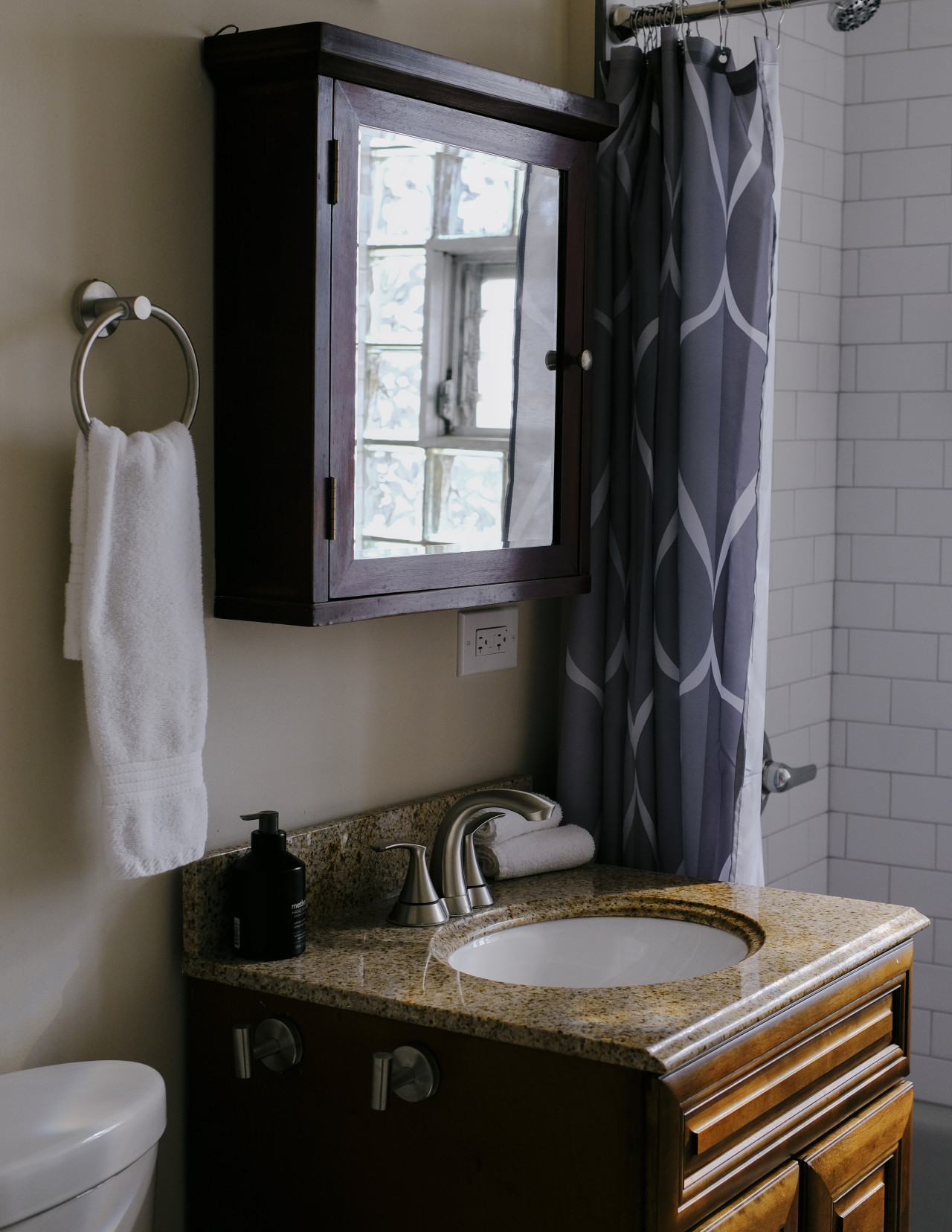 sleeps-7-*-huge-projector-*-designated-workspace/