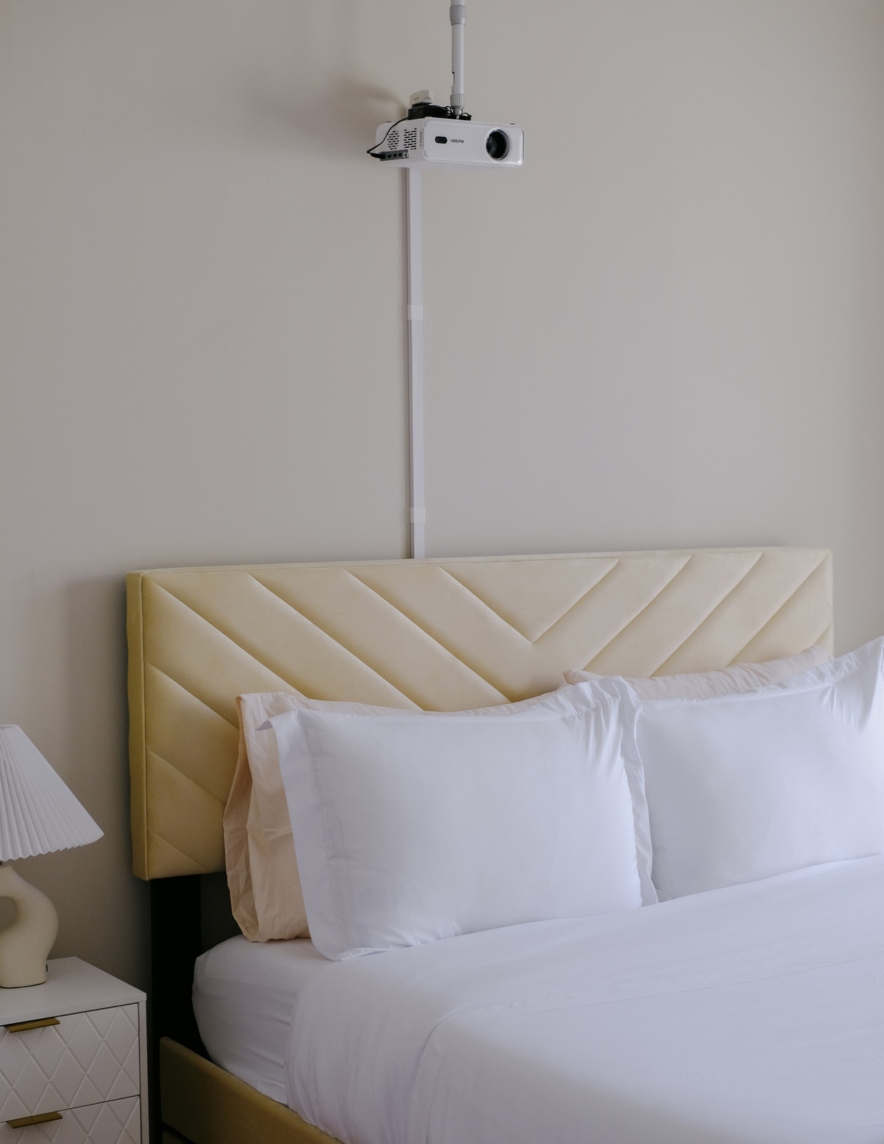 sleeps-7-*-huge-projector-*-designated-workspace/