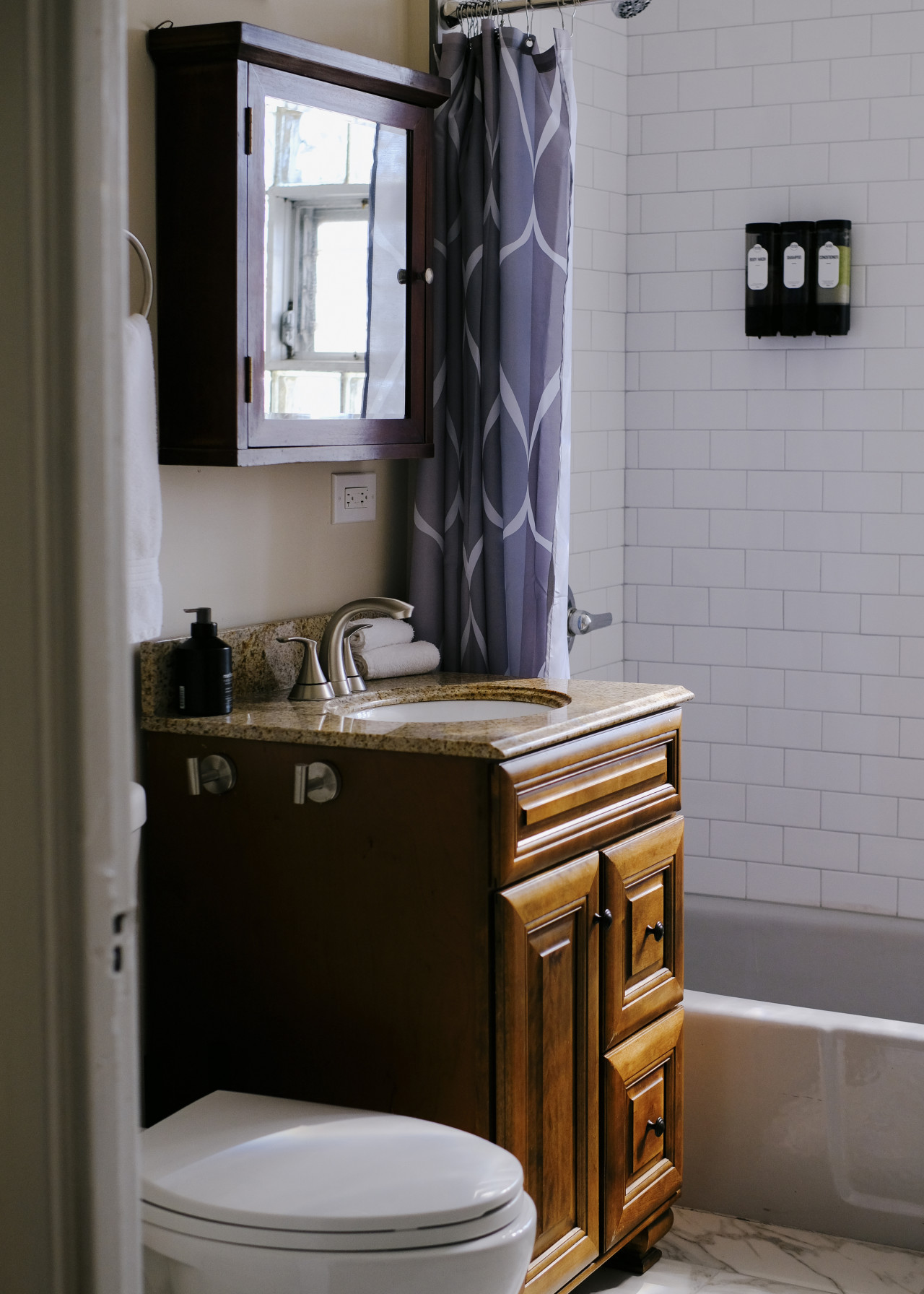 sleeps-7-*-huge-projector-*-designated-workspace/