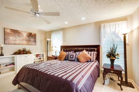 Woodlands Escape: 3BR Texas Retreat w/ Forest View