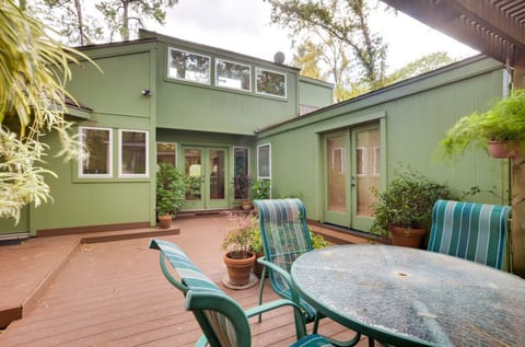 Woodlands Escape: 3BR Texas Retreat w/ Forest View
