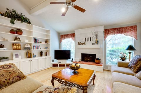 Woodlands Escape: 3BR Texas Retreat w/ Forest View