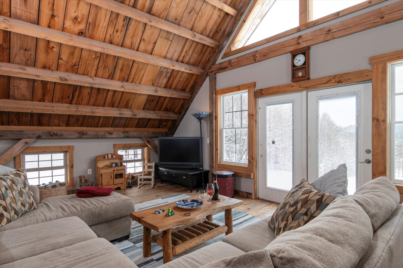 Unwind in comfort! Settle into the cozy couch and enjoy your favorite shows on the Smart TV after a day of adventure.