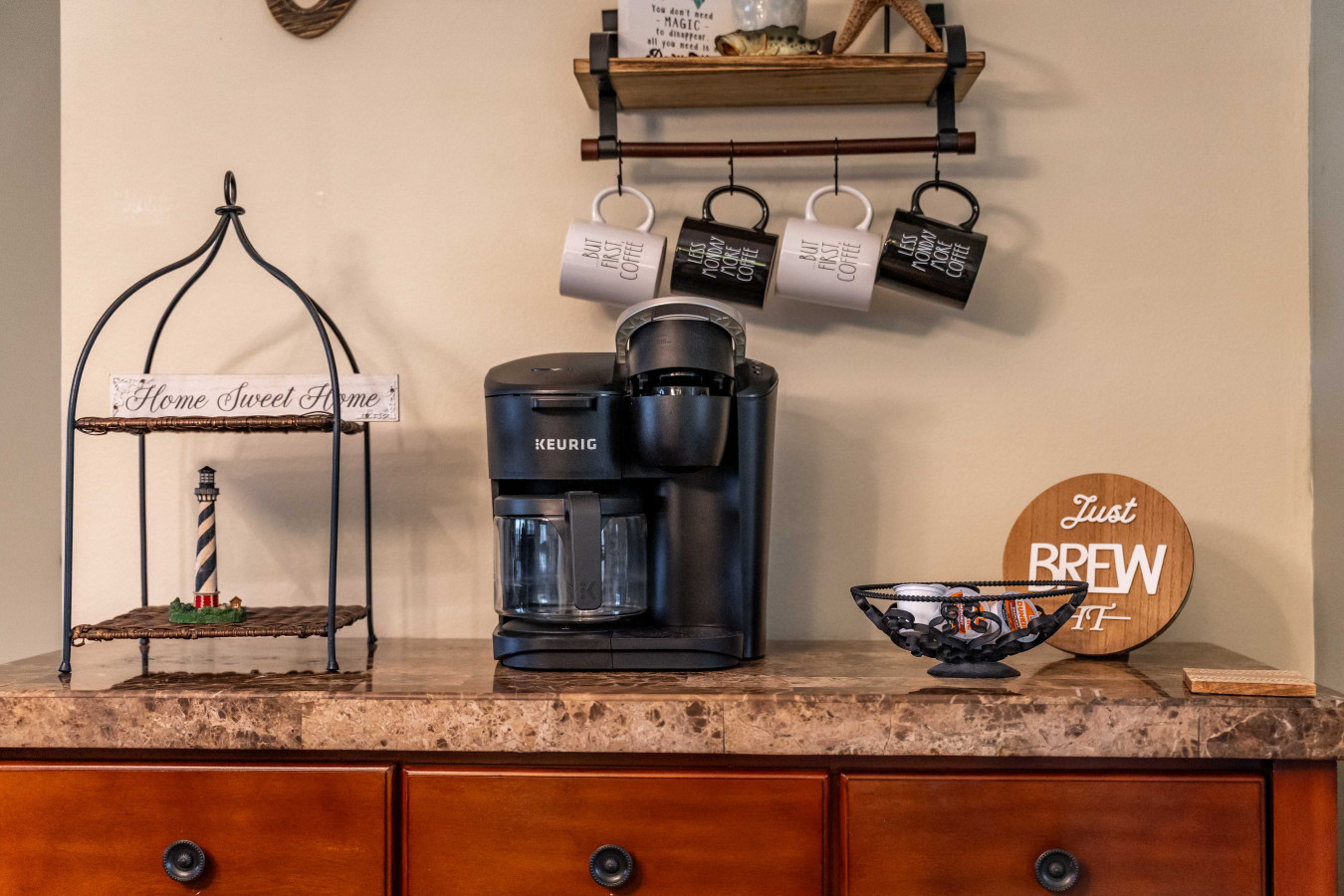 waterfront-*-canal-view-*-games-*-king-bed/