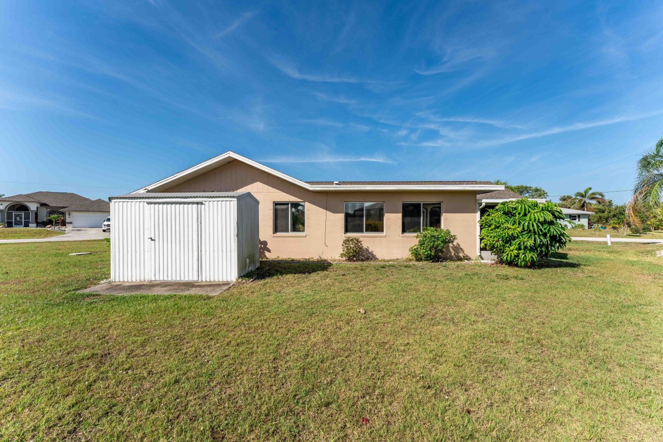 Waterfront •  Canal View • Games • King Bed - Port Charlotte