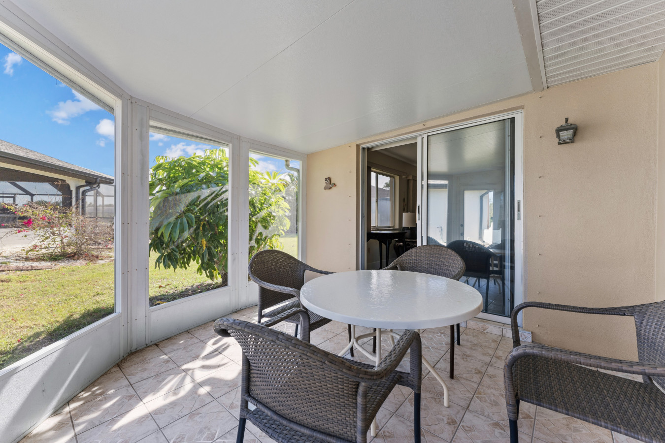 Waterfront •  Canal View • Games • King Bed - Port Charlotte