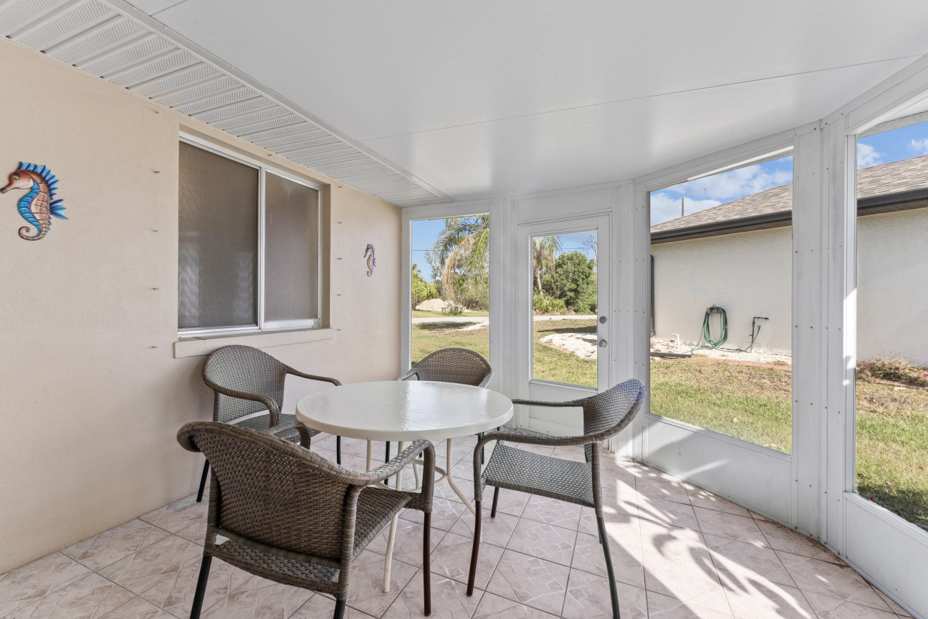 Waterfront •  Canal View • Games • King Bed - Port Charlotte