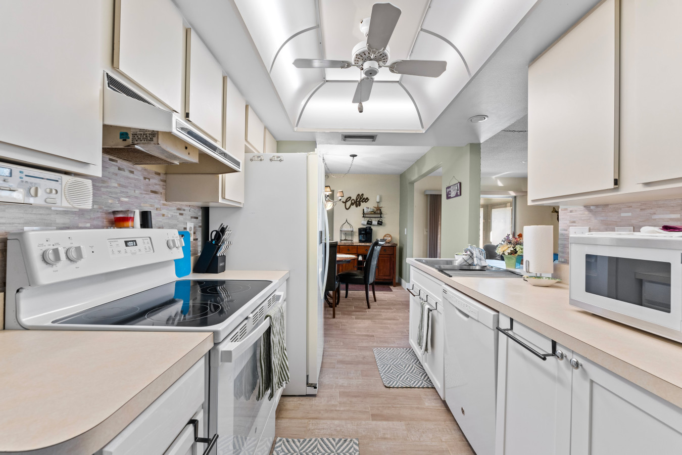 Waterfront •  Canal View • Games • King Bed - Port Charlotte