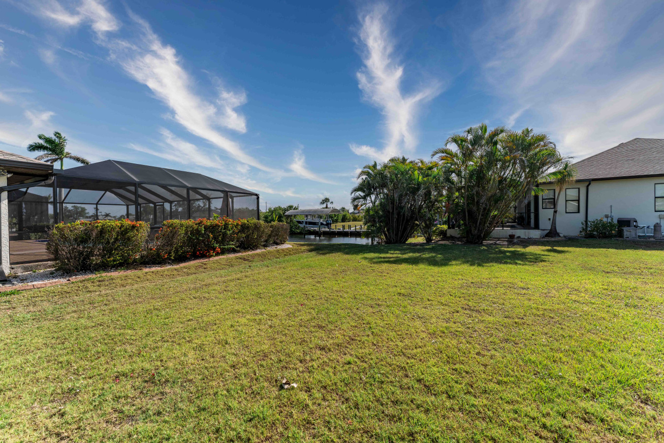 Waterfront •  Canal View • Games • King Bed - Port Charlotte