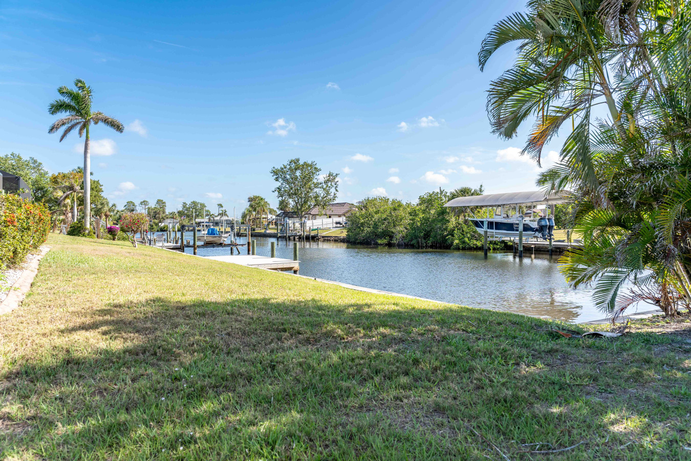 Waterfront •  Canal View • Games • King Bed - Port Charlotte