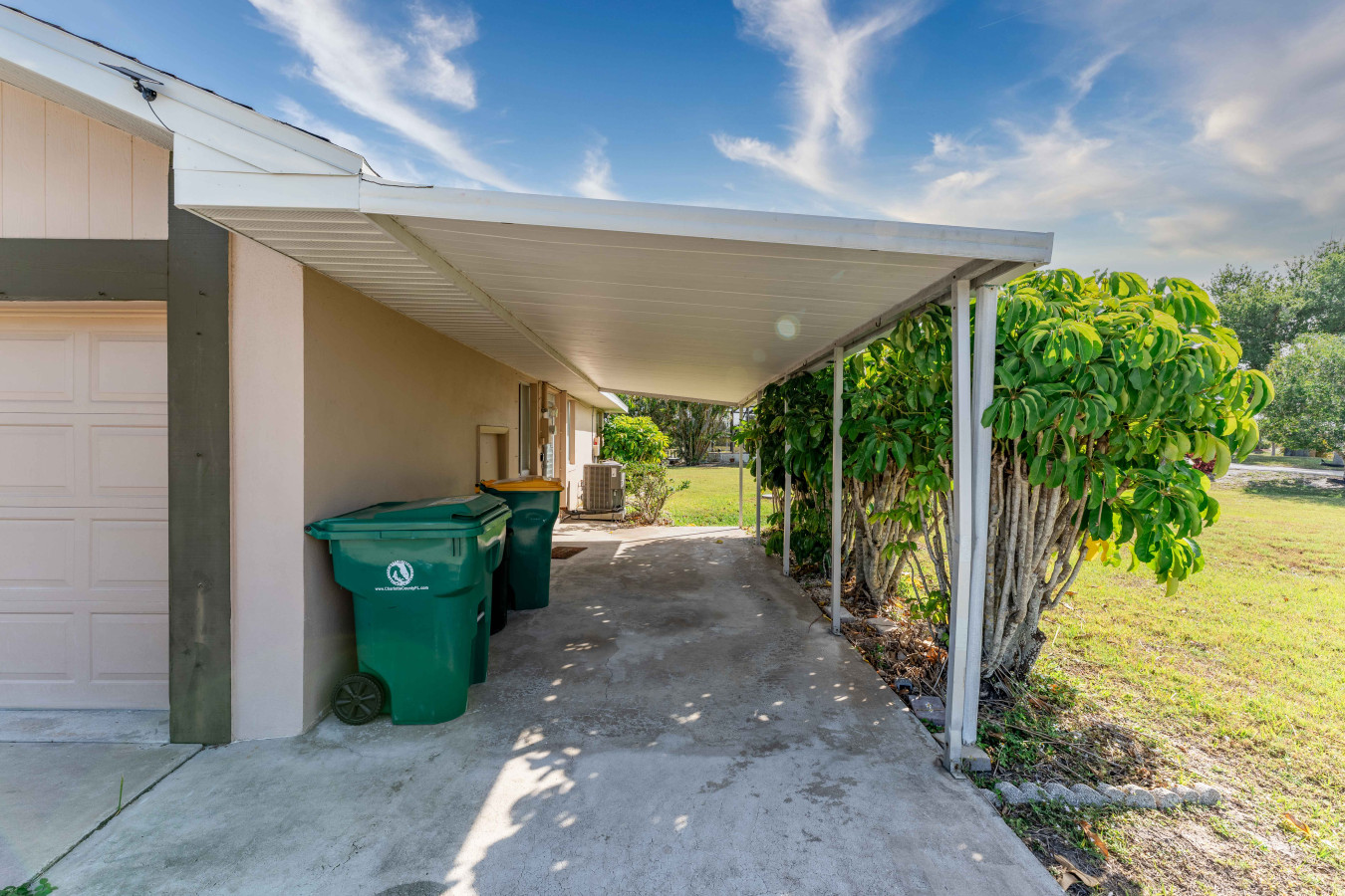 Waterfront •  Canal View • Games • King Bed - Port Charlotte