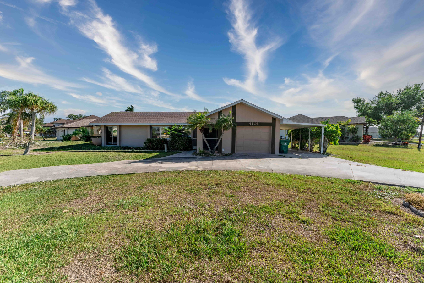 Waterfront •  Canal View • Games • King Bed - Port Charlotte