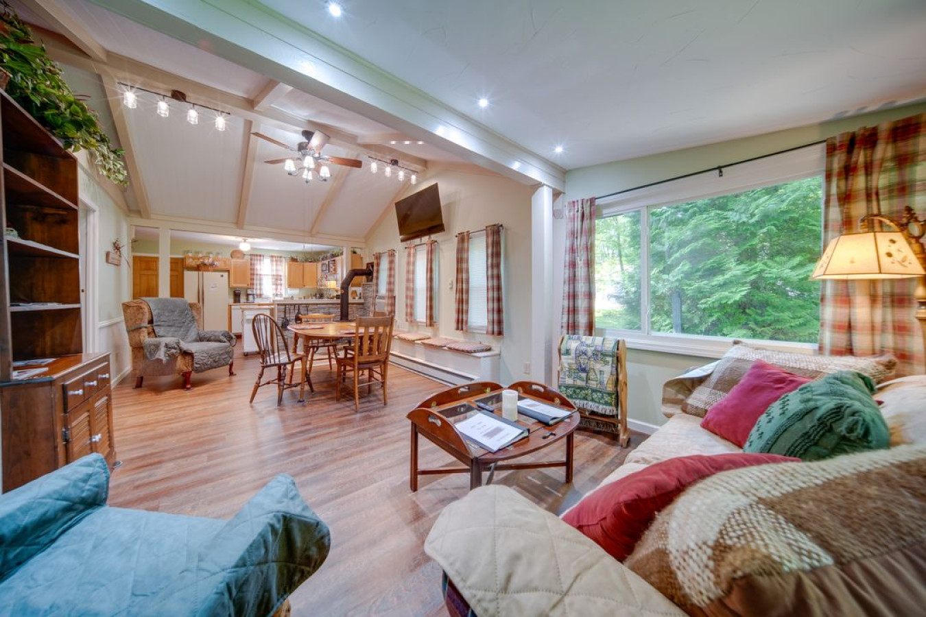 earth's-river-retreat:-kayaks-wineries-and-gotl/