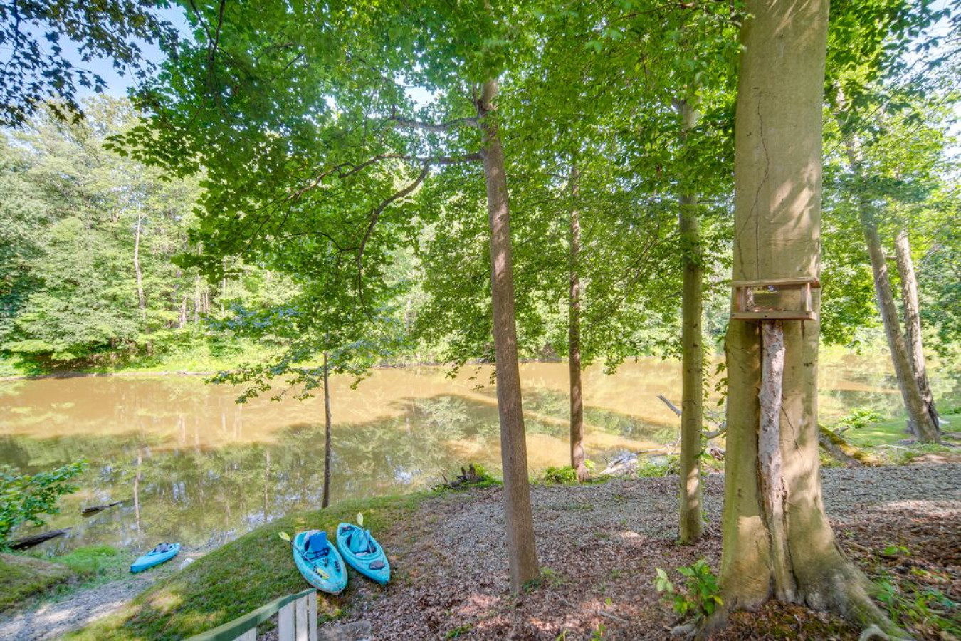 earth's-river-retreat:-kayaks-wineries-and-gotl/