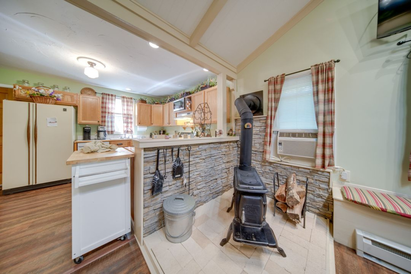 earth's-river-retreat:-kayaks-wineries-and-gotl/