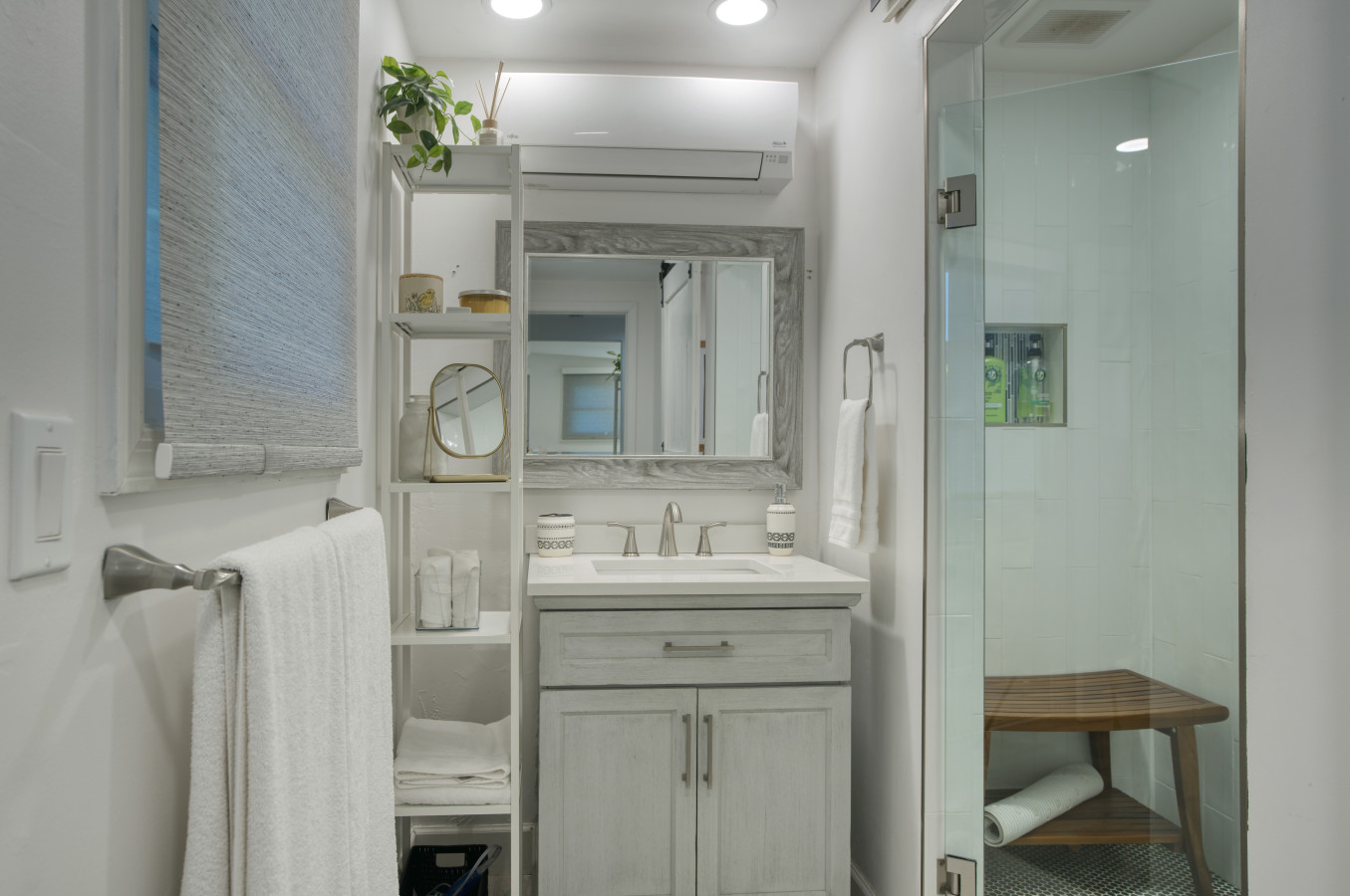 Desert Oasis: 5BR Home with Pool & Firepit - Phoenix