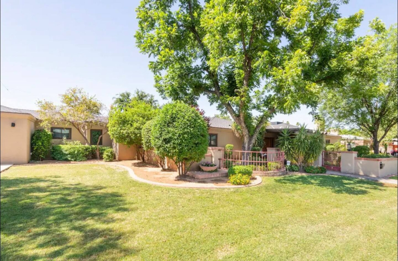 Desert Oasis: 5BR Home with Pool & Firepit - Phoenix