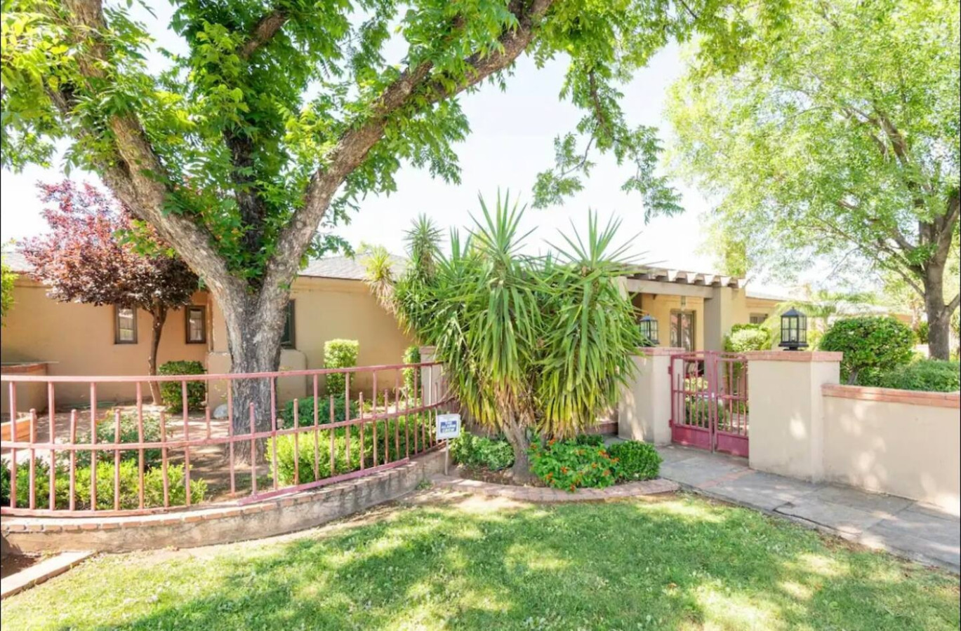 Desert Oasis: 5BR Home with Pool & Firepit - Phoenix