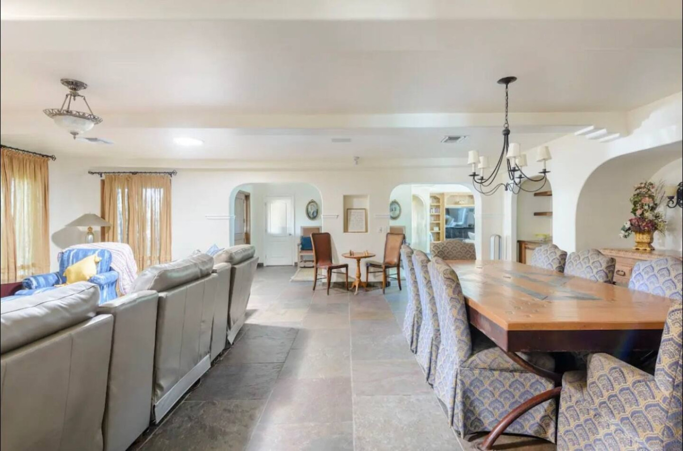 Desert Oasis: 5BR Home with Pool & Firepit - Phoenix