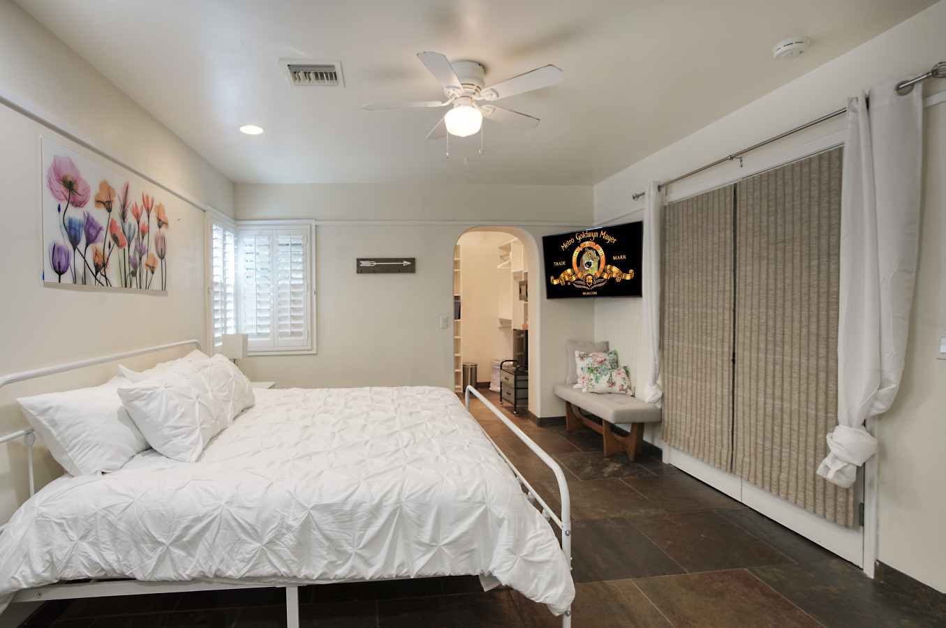 Desert Oasis: 5BR Home with Pool & Firepit - Phoenix