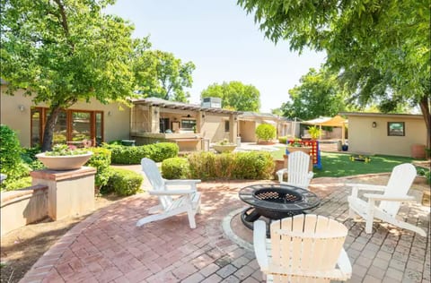 Desert Oasis: 5BR Home with Pool & Firepit