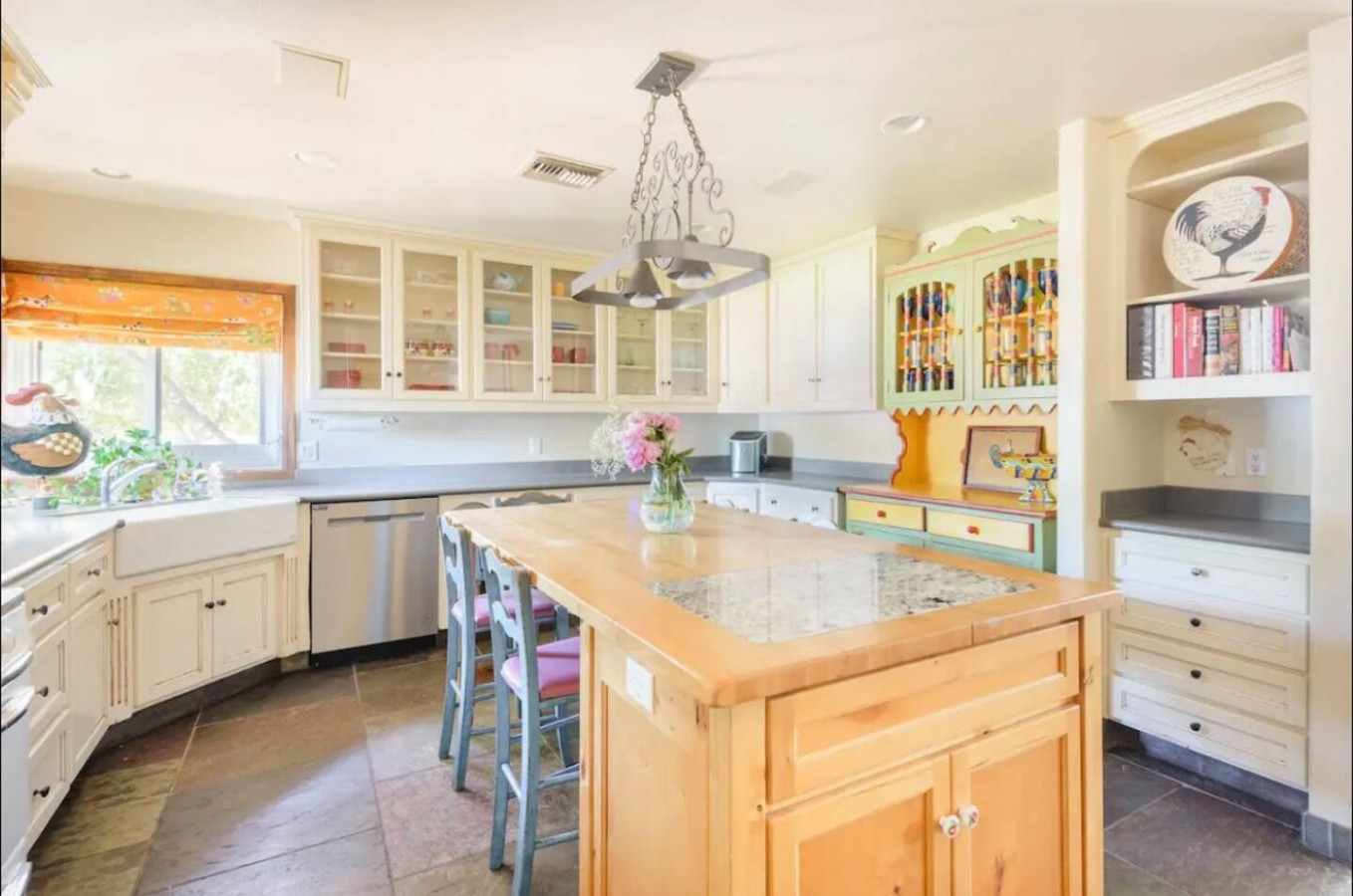 Desert Oasis: 5BR Home with Pool & Firepit - Phoenix