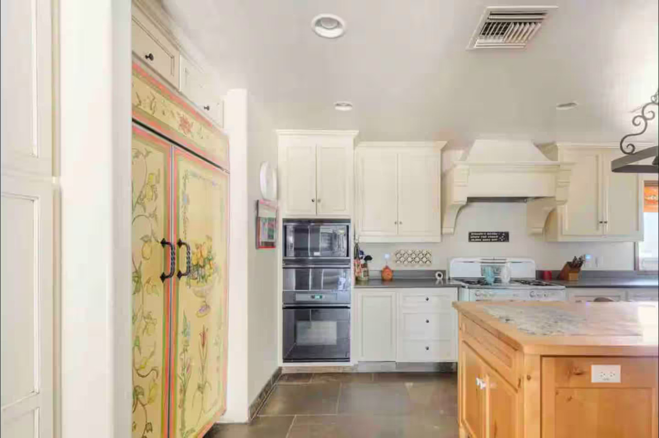 Desert Oasis: 5BR Home with Pool & Firepit - Phoenix